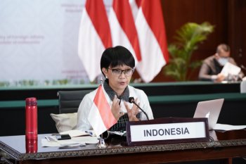 Menlu Indonesia bahas distribusi vaksin COVID-19 saat pimpin pertemuan COVAX AMC