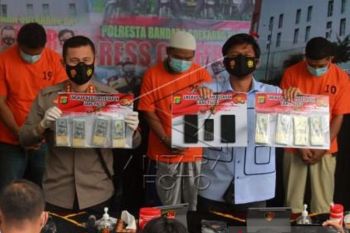 Pengungkapan Peredaran Dollar Palsu Di Bandara