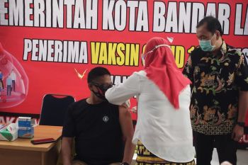 Bandarlampung laksanakan vaksinasi dosis ke dua pada 20 pejabat
