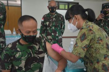 Pangdam XVII/Cenderawasih terima suntikan vaksin COVID-19 tahap kedua