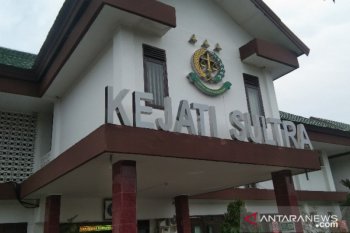 Kejaksaan tetapkan dr AH tersangka suap pengadaan PCR COVID-19 sebagai tahanan kota