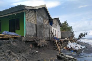 BPBD: enam rumah di Kota Mataram rusak akibat abrasi pantai