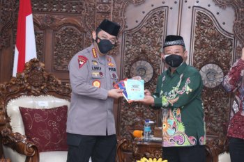 Kapolri ajak santri jadi anggota Polri