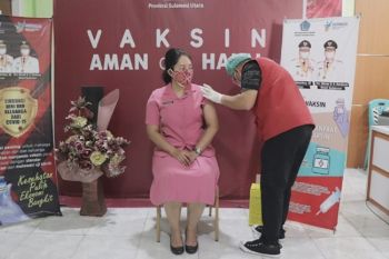 Ketua Bhayangkari Sulut ajak warga dukung program vaksinasi COVID-19