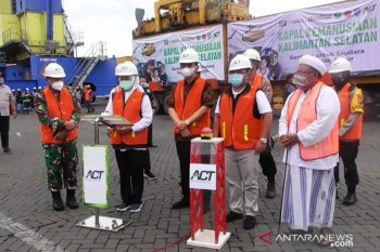 Sembuh dari COVID-19, Gubernur Khofifah berangkatkan kapal kemanusiaan