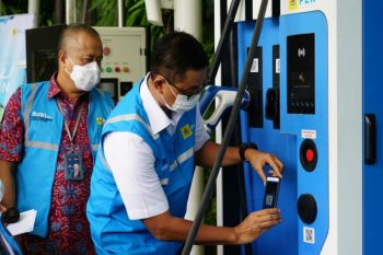 Permudah pengguna kendaraan listrik, PLN luncurkan Aplikasi Charge.IN