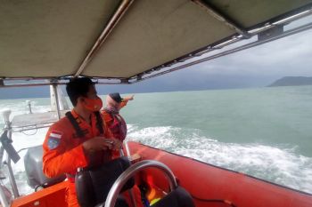 Pemancing yang terseret ombak di Lombok Tengah belum ditemukan