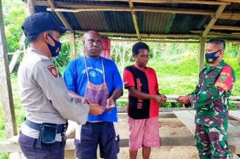 Babinsa-Bhabinkamtibmas Kemtuk Gresi lakukan komsos warga binaan