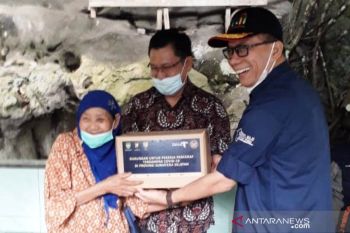 Disbudpar Sumsel salurkan bantuan Kemenparekraf  ke pekerja pariwisata