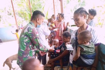 Satgas Yonif 312/KH beri layanan posyandu warga di perbatasan