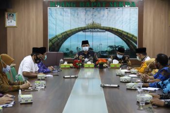 Sekda Kabupaten Pringsewu  pimpin rapat persiapan Khotmil Quran 5.000 kali