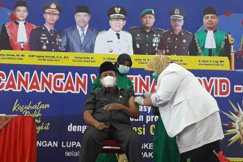 Usai divaksin, Kakankemenag: Vaksin COVID-19 halal dan jangan ada keraguan