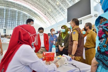 Kemenkes tinjau pelaksanaan vaksinasi massal COVID-19 di Unhas