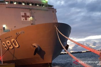 Prajurit Lantamal VI Makassar lepas kepergian KRI dr SHS-990 ke Surabaya
