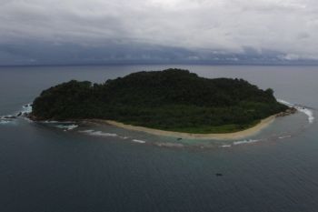 Kementerian Kelautan dan Perikanan telah sertifikasi 47 bidang tanah di 41 pulau kecil