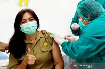 Nakes RSUD Tamiang Layang mulai disuntik vaksin COVID-19