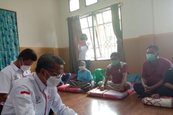 Sulsel pulangkan 17 pengungsi Sulbar yang dinyatakan sembuh dari COVID-19