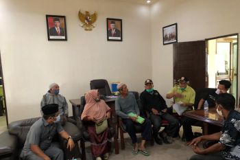Merasa ditekan PT DSI, puluhan petani mengadu ke DPRD Siak