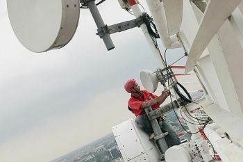 Telkomsel hadirkan BTS berteknologi sumber energi ramah lingkungan