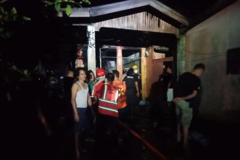 Sebuah rumah di Tembilahan ludes terbakar, pasutri ini syok