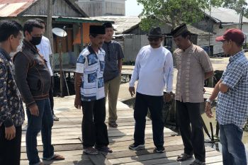 Jalan menuju Masjid Desa Kuala Patah Parang tidak memadai