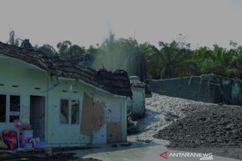 Ada posko jaga di lokasi semburan gas dan lumpur di Pekanbaru