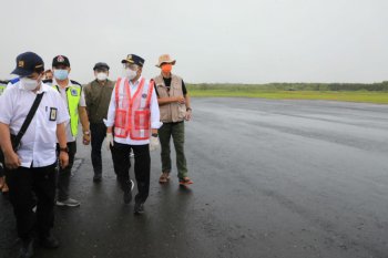 Menhub Budi Karya cek bandara dan stasiun Semarang pascabanjir