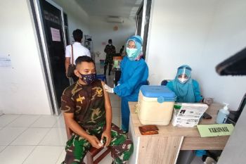 Satgas Yonif 312/KH mendukung vaksinasi COVID-19 di perbatasan RI-PNG