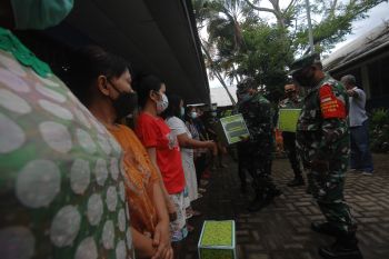Kodam XIII Merdeka berikan bantuan korban banjir di Manado