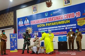 Tensi darah sempat tinggi, Wali Kota Payakumbuh tetap ingin divaksin COVID-19