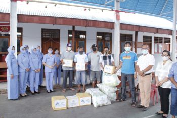 Ketua Persatuan Isteri Angkatan Udara Lanudsri salurkan Bansos