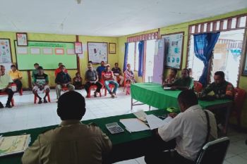 Babinsa Koramil Yapsel ajak aparat kampung Kabuena terapkan protokol kesehatan