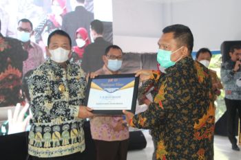 Arinal dapat penghargaan dari PWI Lampung pada HPN