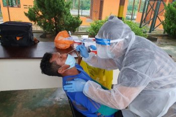 Perusahaan Malaysia  tes COVID-19 untuk semua pekerja migran