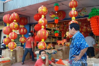 Penjualan pernak-pernik jelang Imlek di Pontianak turun dampak COVID-19