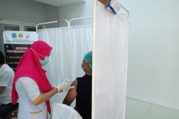 RSUD menunggu surat resmi terkait vaksinasi nakes usia di atas 60 tahun