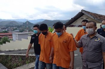 Polisi temukan timbangan dan peluru di rumah jaksa Rengga