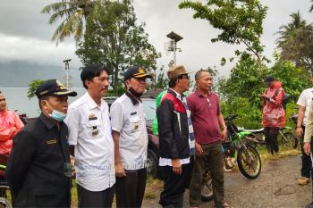 Bupati Pesisir Barat tinjau jalan penghubung perbatasan