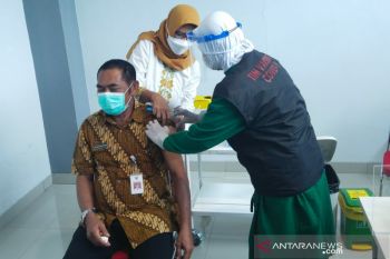 Dimulai, vaksinasi COVID-19 untuk lansia di Solo