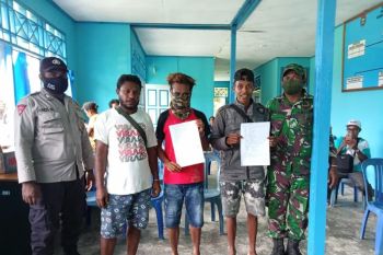 Babinsa bersama Bhabinkamtibmas bantu selesaikan masalah warga