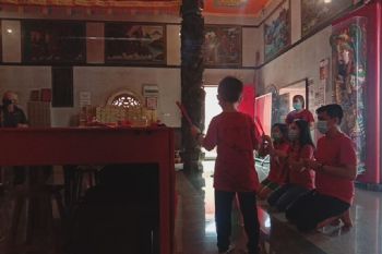 Perayaan Imlek di Kota Jambi sepi karena jemaat lebih banyak sembahyang dirumah