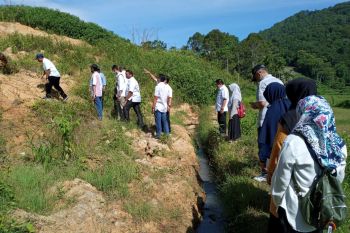 Petani keluhkan saluran irigasi rusak akibat tertimbun tanah galian perumahan di Solok