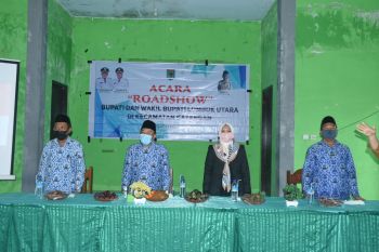 Bupati dan Ketua PKK KLU roadshow akhir sekaligus pamitan di Kayangan