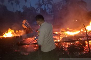 Arus pendek listrik, satu rumah di Meranti ludes terbakar