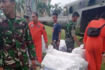 Kodim 1418 Mamuju salurkan bantuan kebutuhan bayi dengan helikopter