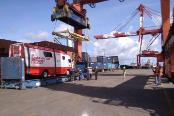 Kendaraan PCR bantuan kemenkes tiba di Kupang