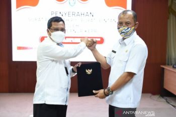 Plh Gubernur Kepri serahkan surat penunjukan Plh Bupati
