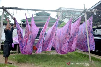 Produksi kain jumputan khas Palembang
