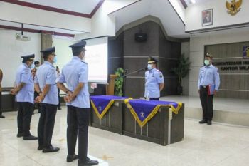 Kakanwil Kemenkumham Sulsel lantik tiga Analis Keimigrasian