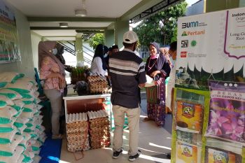 Penerima BST bisa langsung beli sembako di Kantor Pos Padang